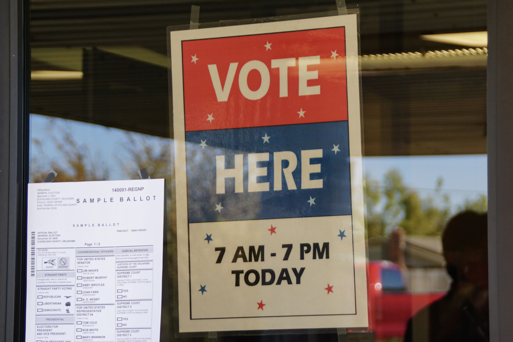 Vote here sign